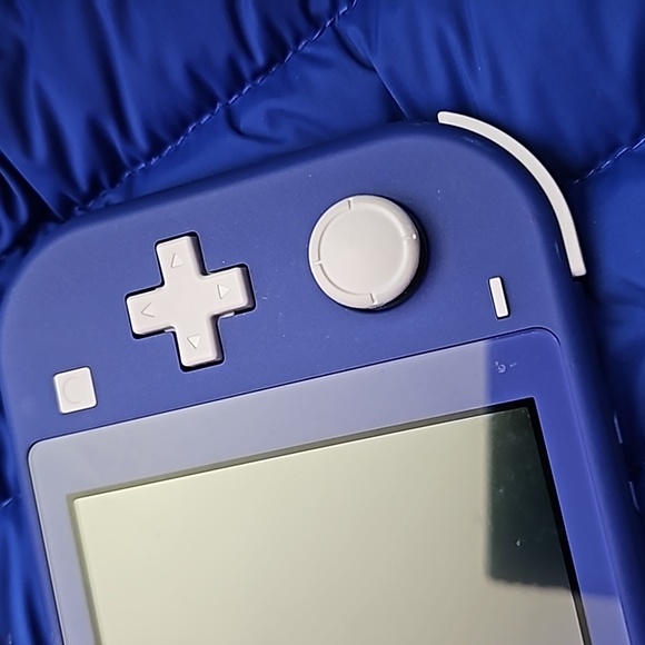 NINTENDO SWITCH - Picture 4 of 9